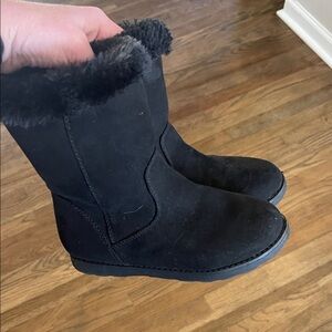 Cat&Jack black fuzzy boots girls size 12
